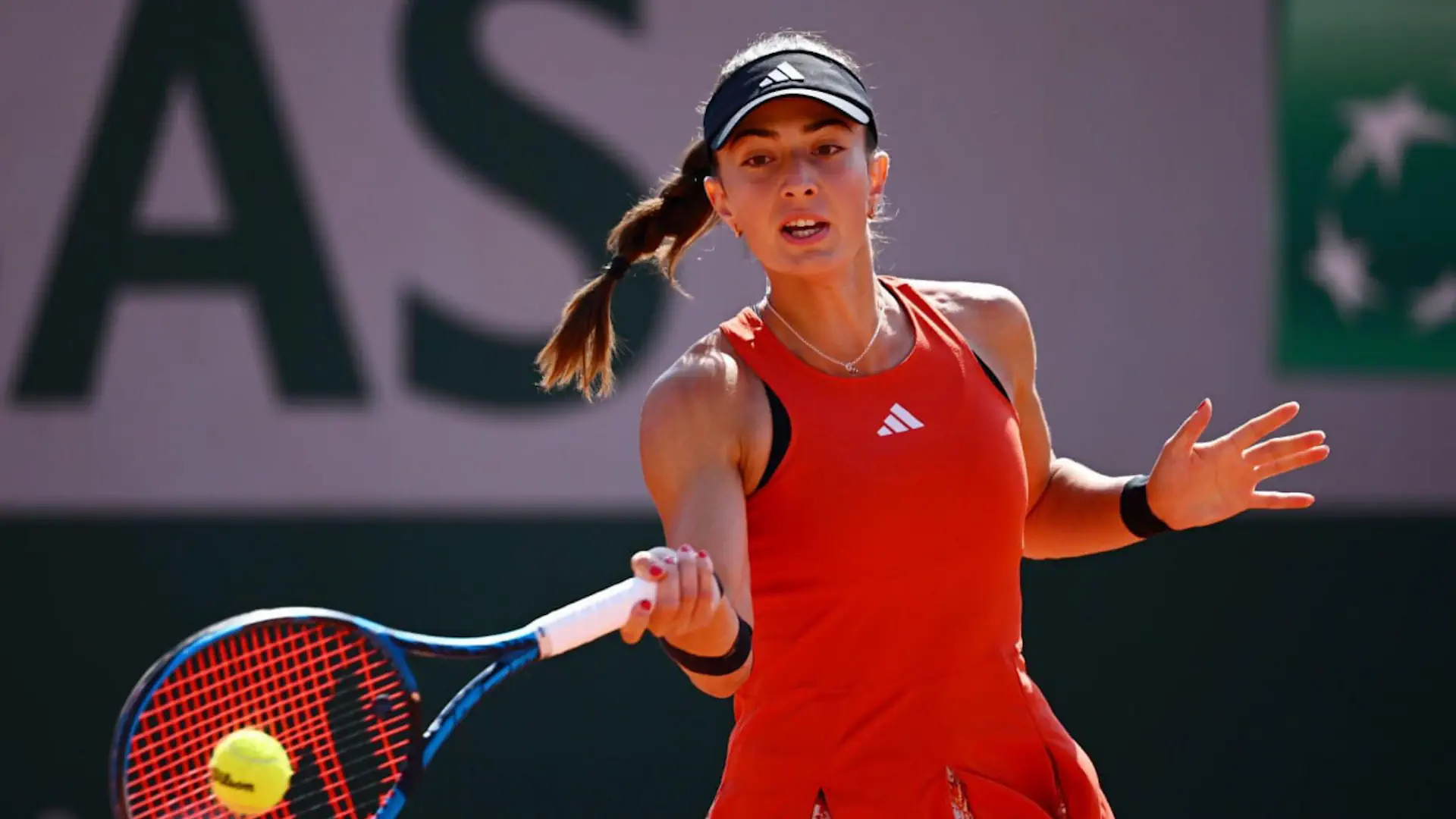 Elina Avanesyan defeats Anna Blinkova at Roland Garros