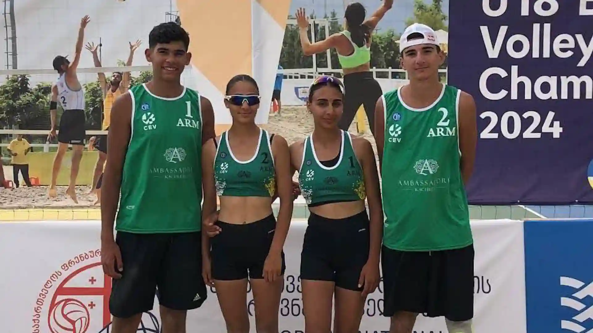 The Armenia U18 beach bolleyball team defeated Azerbaijan and qualified