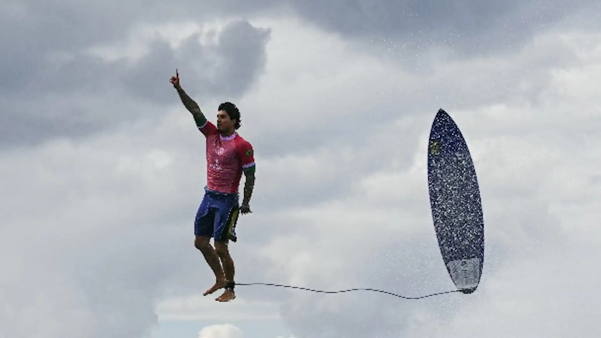 The most beautiful moment of the Olympics happened at a Surfing tournament (video)