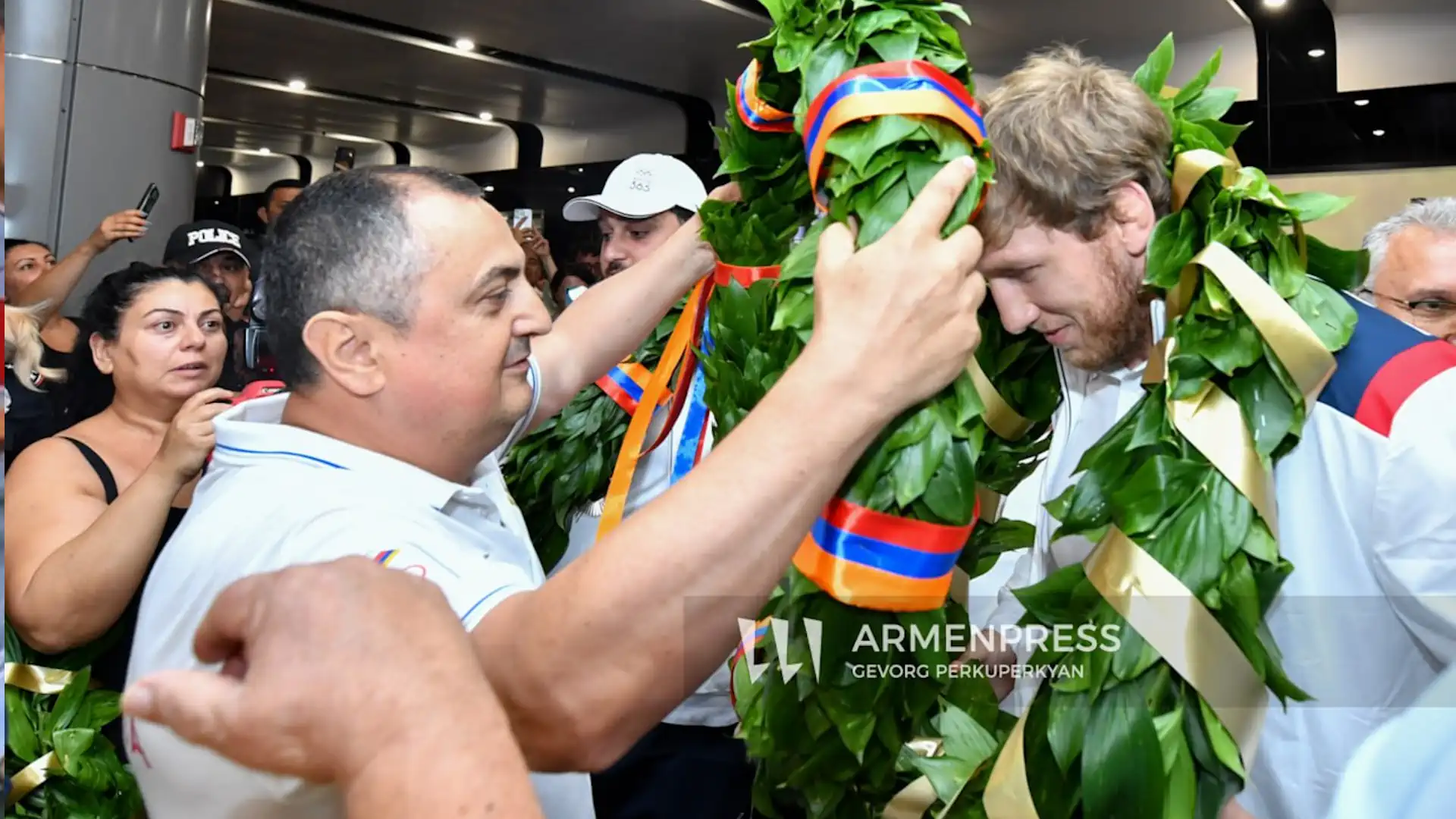 В Ереване очень тепло встретили последних армянских олимпийцев (видео)