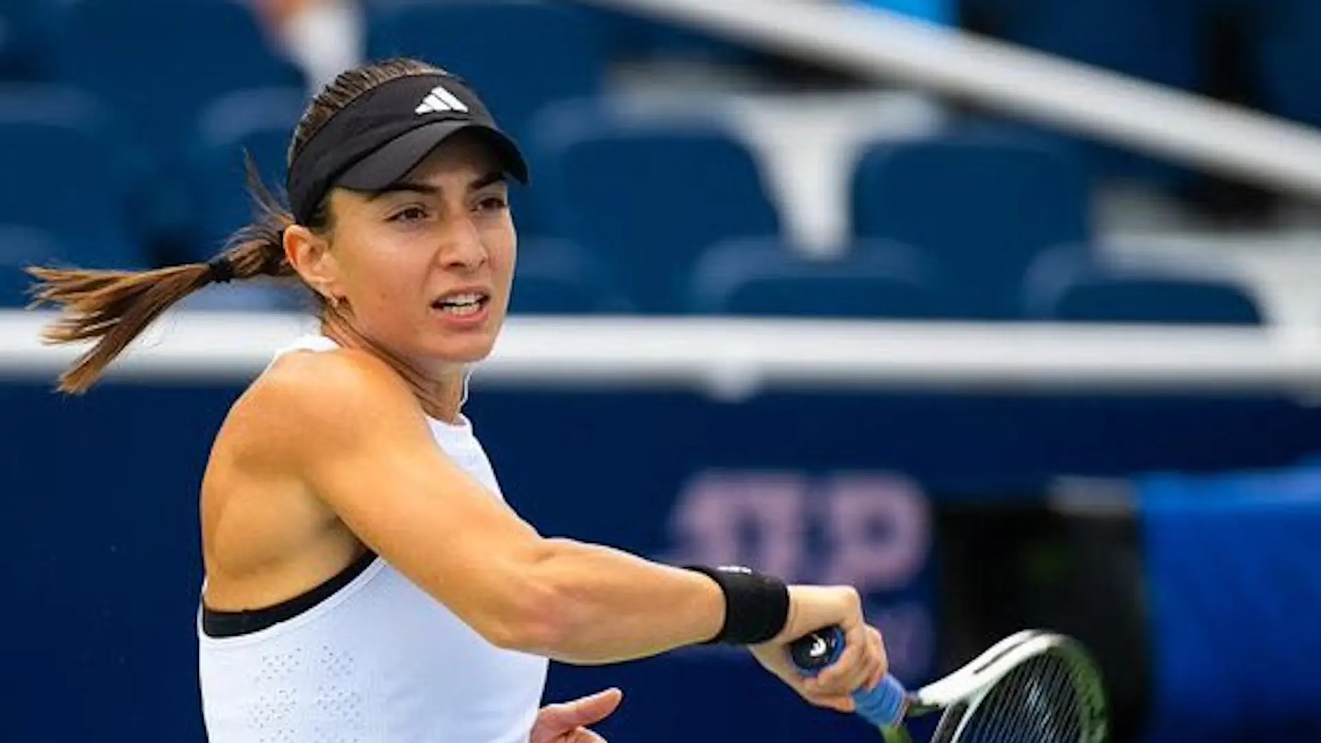 Elina Avanesyan defeated Elena Ostapenko and advanced to the 1/8 finals of the Cincinnati Open