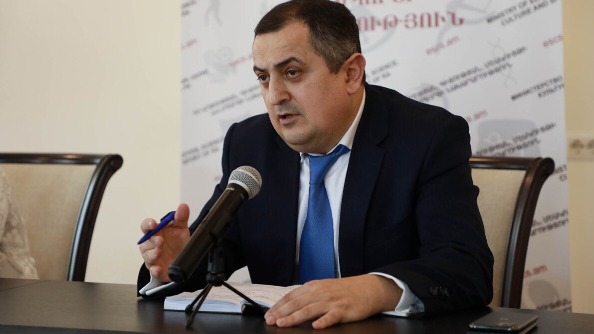 «Я не могу сказать, удастся ли совместить должность замминистра с новым статусом»: Гилоян о своей отставке