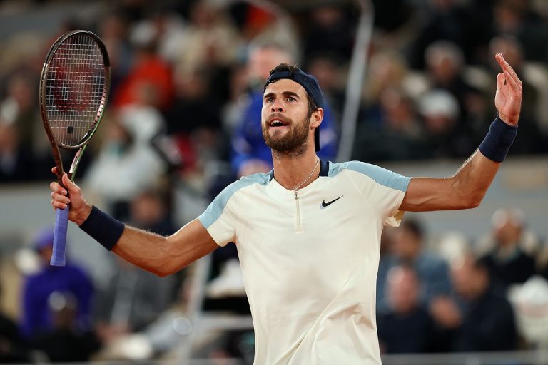 Чесноков оценил шансы Хачанова преодолеть первый круг на Australian Open