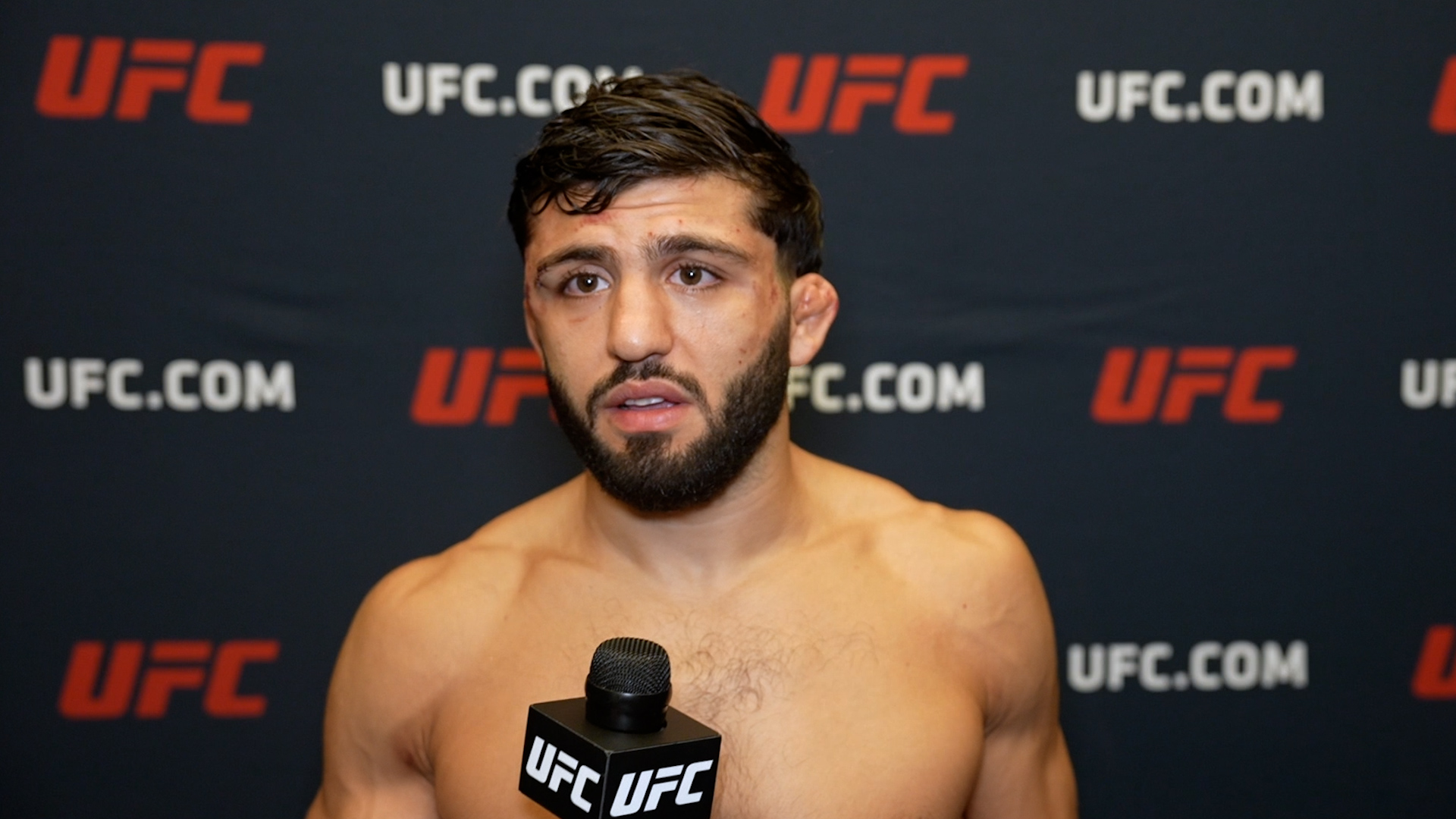 В UFC разрабатывают бой Царукяна против Чендлера на турнире в Майами