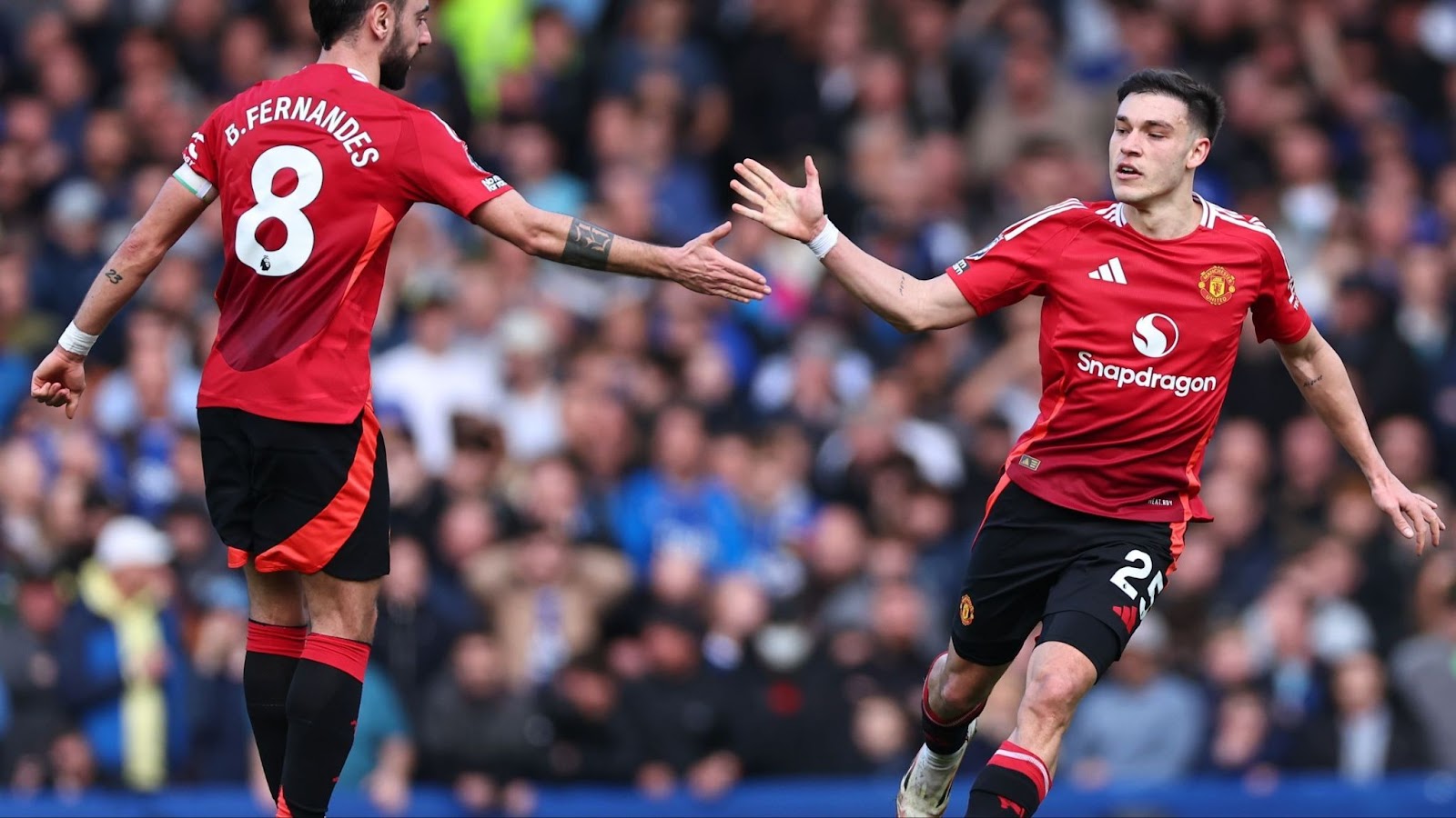 «Манчестер Юнайтед» массово сокращает свой штат