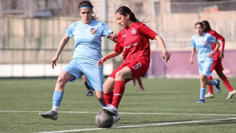 ФК «Пюник-девушки» выиграл женскую Высшую лигу Армении