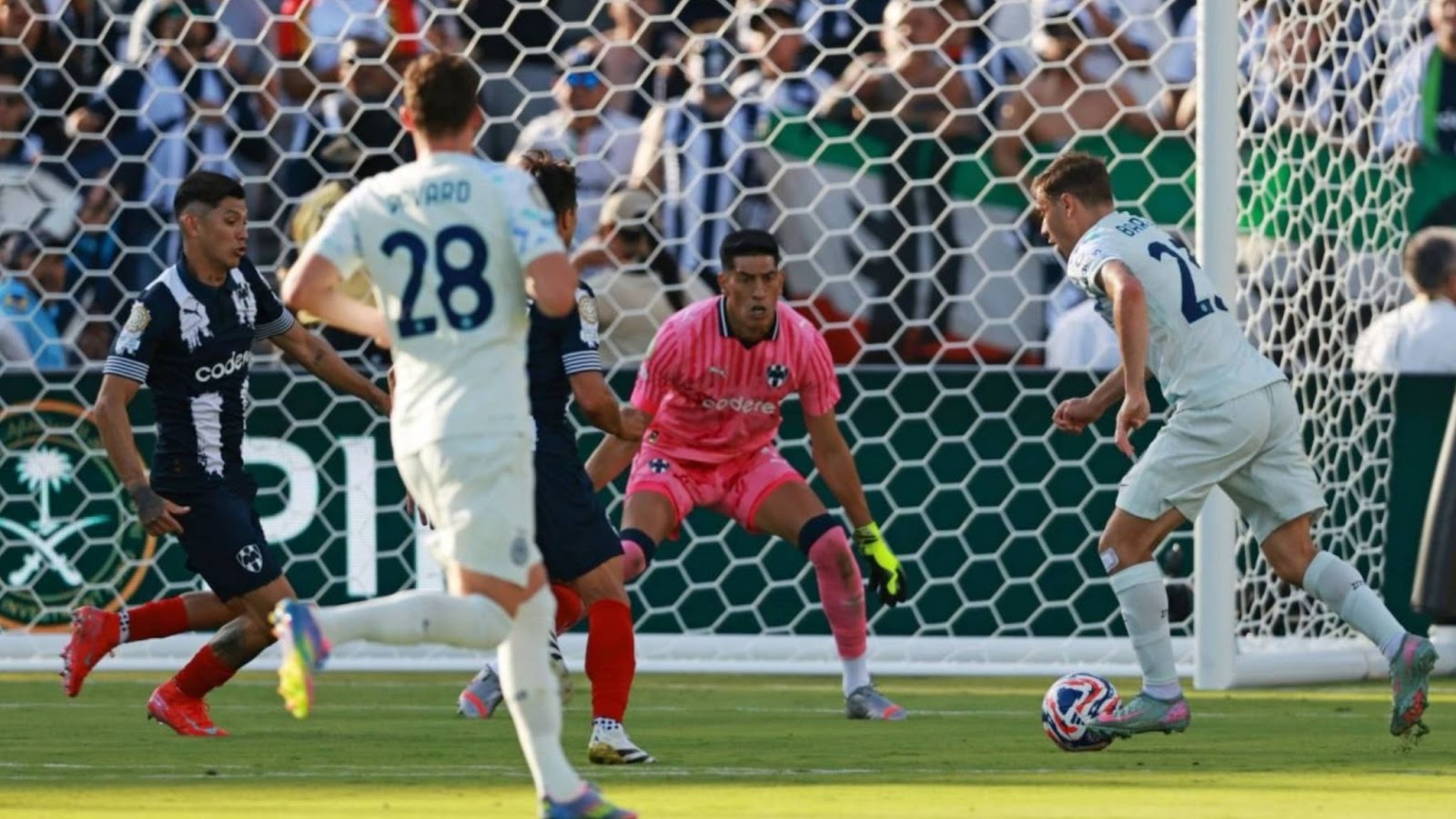 «Интер» Мхитаряна сыграл вничью на старте клубного Чемпионата мира