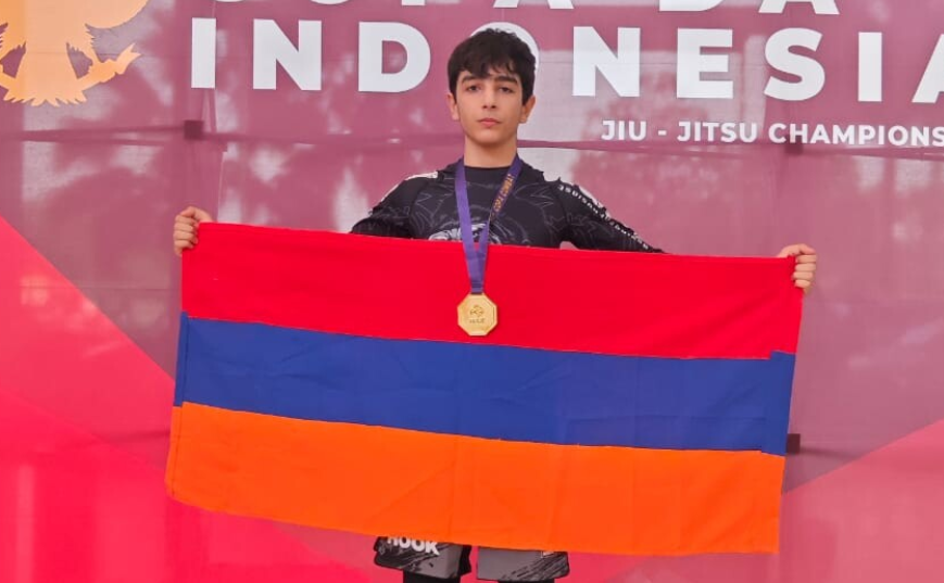 Арташес Асмарян завоевал золото и серебро