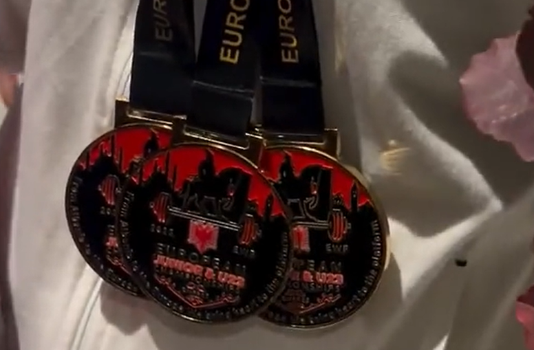 Армянские тяжелоатлеты вернулись из Албании с медалями чемпионата Европы