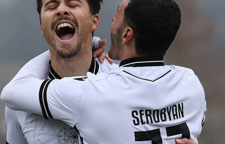 Арарат-армения уверенно разобралась с «Шираком» и завершила год на первом месте