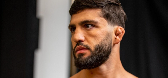 Арман Царукян назначен запасным на титульный бой UFC 324