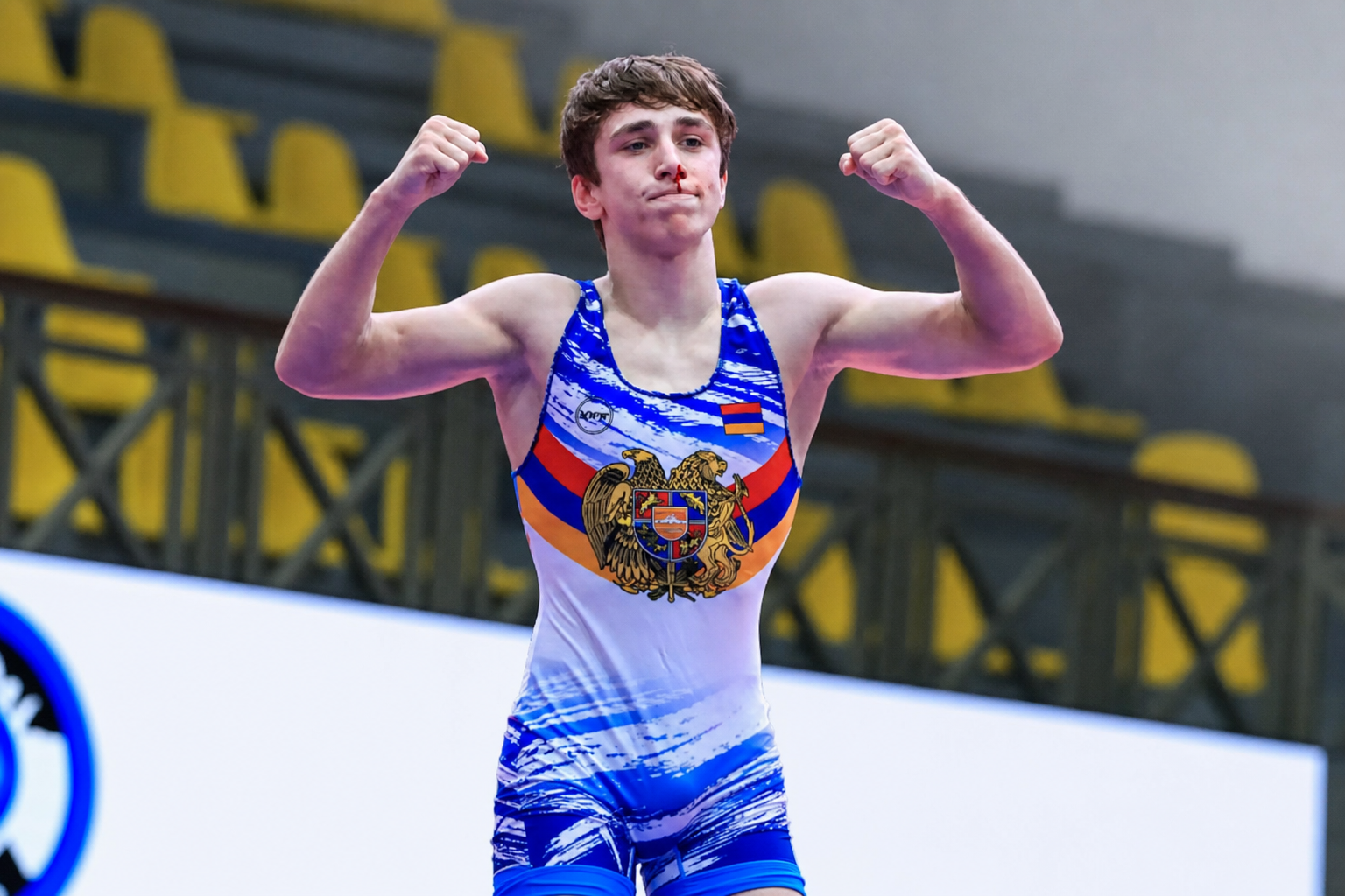 Юрик Мхитарян победил азербайджанского борца и вышел в полуфинал чемпионата мира до 20 лет