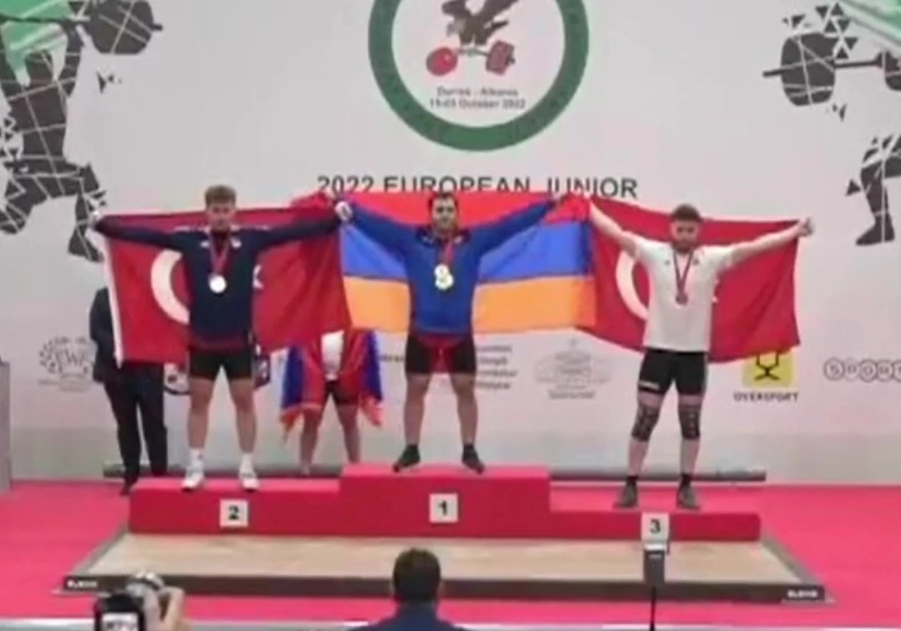 Тяжелоатлет Сурен Григорян чемпион Европы до 20 лет (видео)
