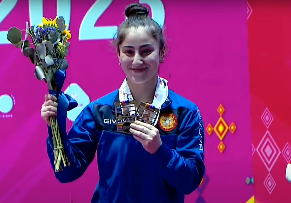 Александра Григорян чемпионка мира по тяжелой атлетике среди молодежи (видео)