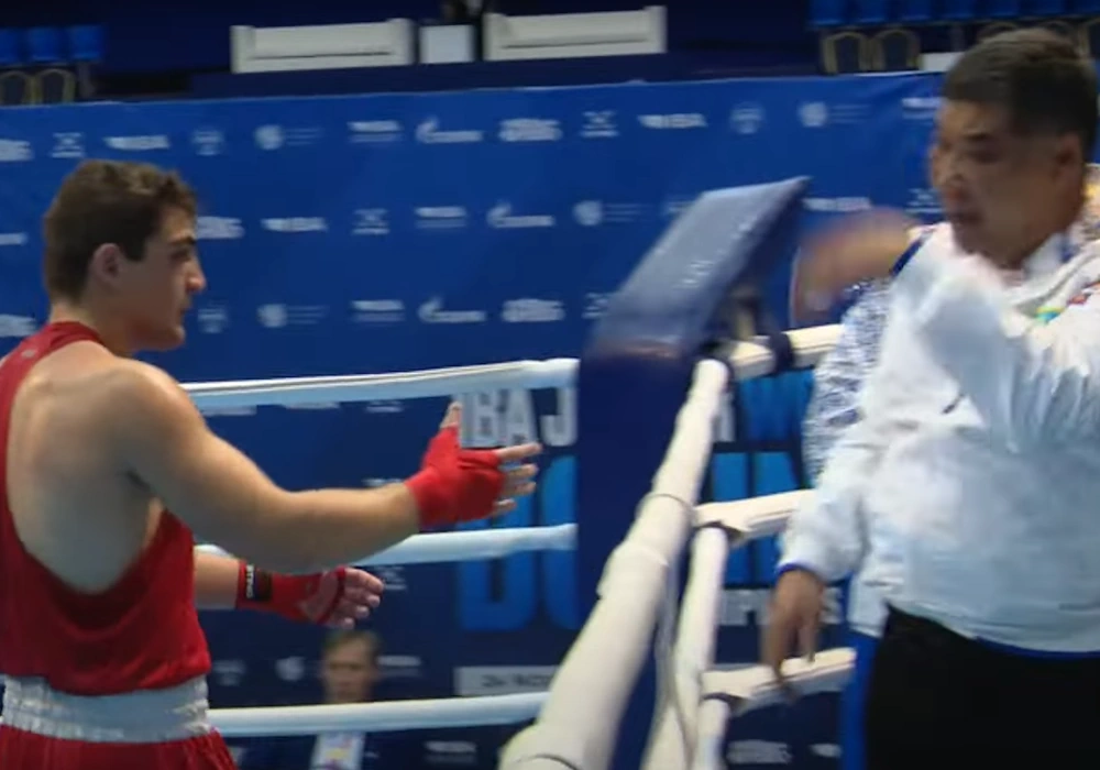 Тренер из Казахстана отказался жать руку армянскому боксёру (видео)